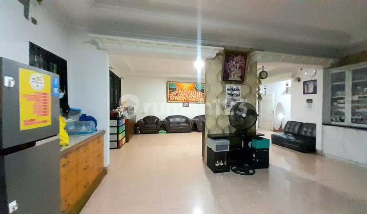 Hook House 3.5 Floors in Sunter, Strategic Location and Semi-Furnished.