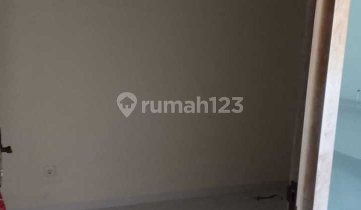 Disewakan Rumah 1,5 Lantai di Sunter Carport 1 Mobil 2