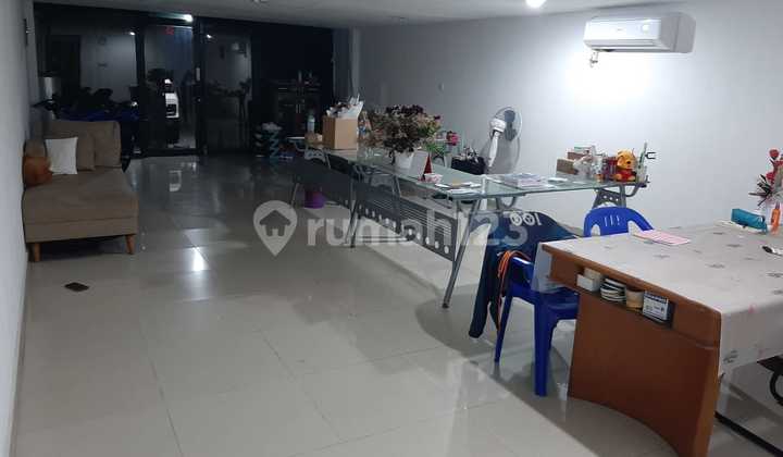 2.5-Story Shop House in Sunter, 5x23 2