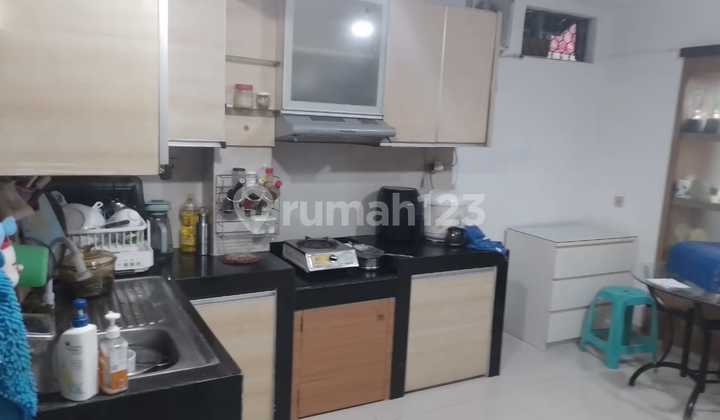 Sewa Rumah Strategis Mangga Besar, 3 Kamar Semi Furnished