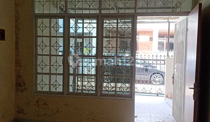 Disewakan Rumah 1,5 Lantai di Sunter Carport 1 Mobil 1