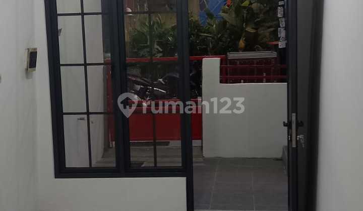 Rumah 2 Lantai Strategis di Tanjung Duren - Hunian Nyaman untuk Keluarga