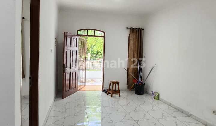 Rumah Hadap Utara di Sunter, 4 Kamar, Aman dan Nyaman dalam Komplek