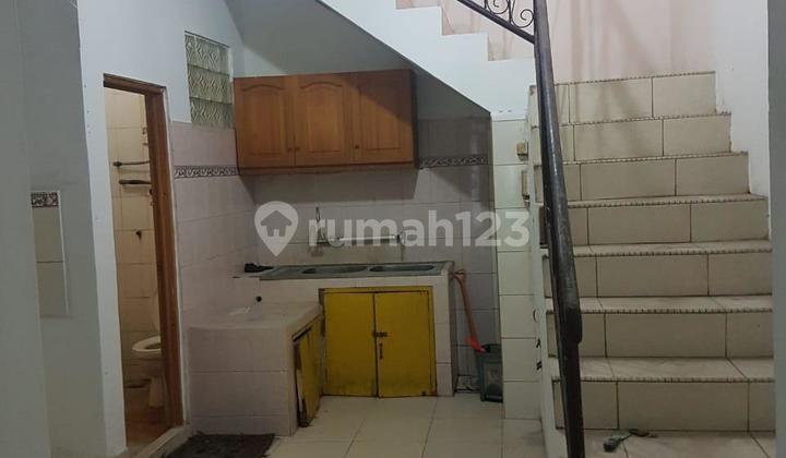 Rumah 2 Lantai Dwiwarna 3 Kamar Tidur