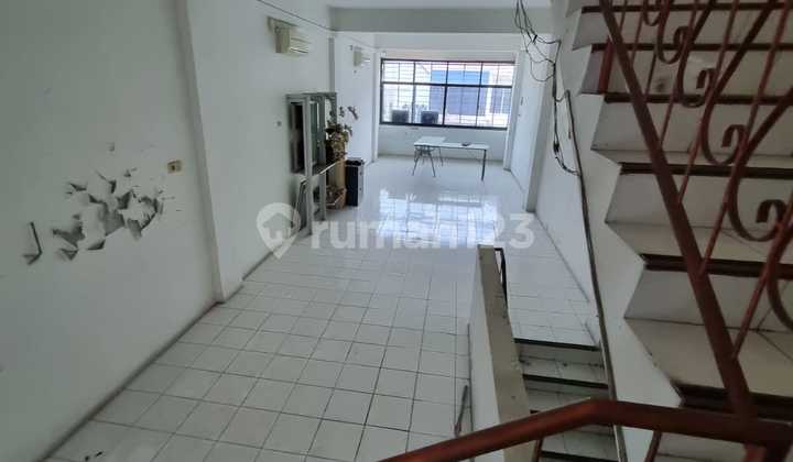 4-Story Shop House Pinangsia by the Roadside 2