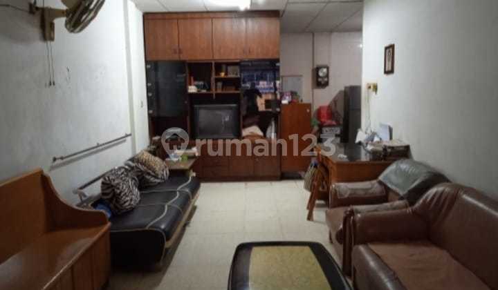 Rumah Hook Pinggir Jalan Karang Anyar Jakarta Pusat