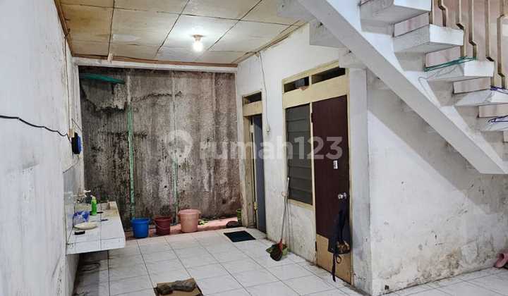 Rumah 2 Lantai Kartini Jakarta Pusat Carport 1 Mobil 2