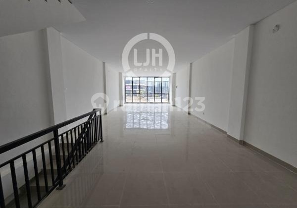 3-Unit Connected Shop House at Garden Avenue Bengkong Near Top 100 2