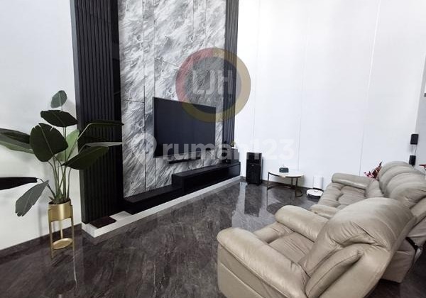 Rumah 2 Lantai Full Renovasi Beverly Green 2