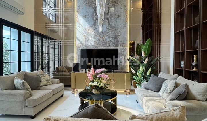 Dijual Rumah Mewah 3 Lantai Furnished di Foresta BSD.