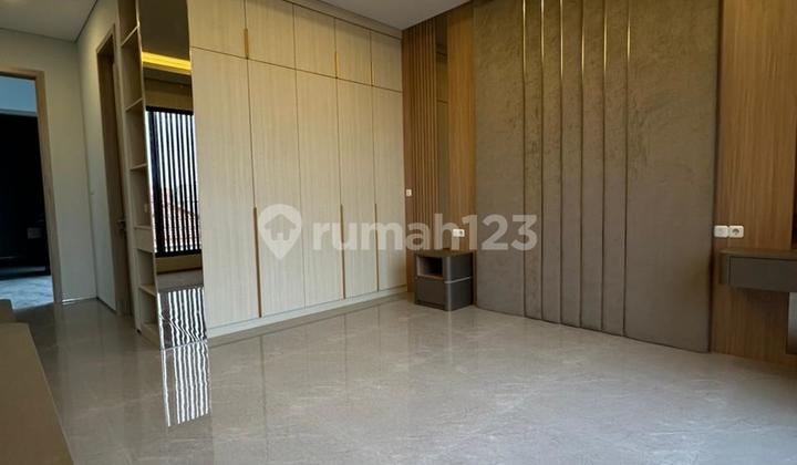 Dijual Rumah Brand New 3 Lantai di Permata Buana 2