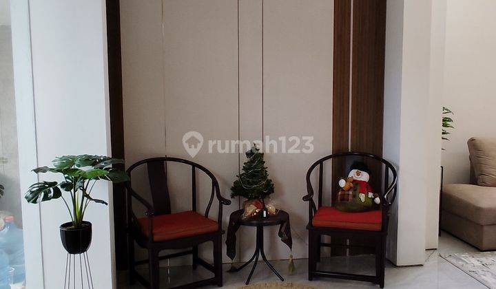 Rumah Mewah 2 Lantai Furnished Di Sutera Victoria, Alam Sutera. 2