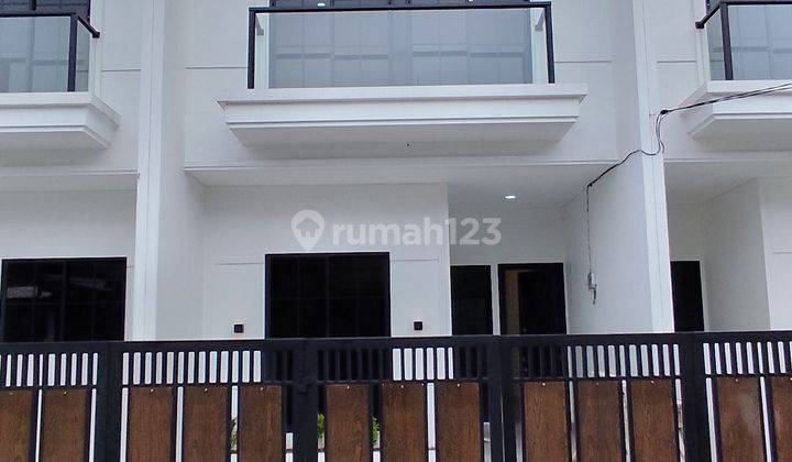 Rumah 2 Lantai Siap Huni Di Meruya, Jakarta Barat. 1