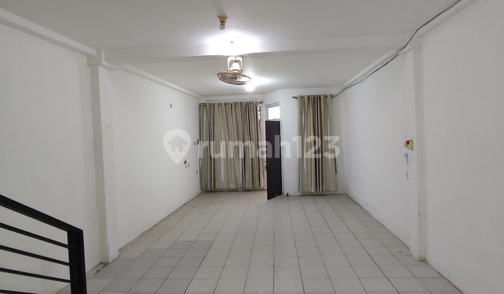 Dijual Cepat Rumah 2½ Lantai di Jl. Tawakal V, Grogol, Jakbar Dijual Cepat Rumah 2½ Lantai di Jl. Tawakal V, Grogol, Jakbar