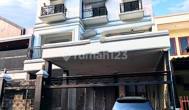 Dijual Rumah Mewah 3½ Lantai Di Puri Kencana. 