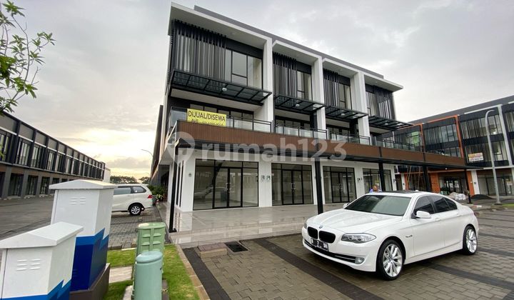 Dijual Ruko Hampton Avenue 3 Lantai Siap Pakai.