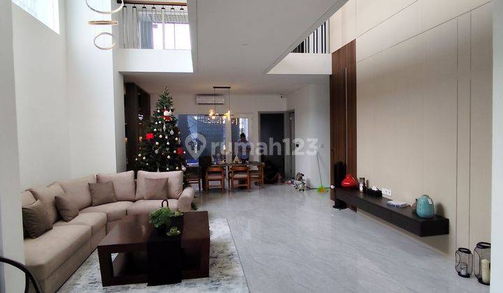 Rumah Mewah 2 Lantai Furnished Di Sutera Victoria, Alam Sutera. 1