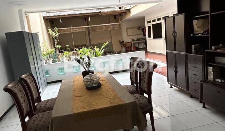 Rumah usaha cocok untuk cafe , kantor , resto parkir lebar area komersil selangkah dari A Yani  1