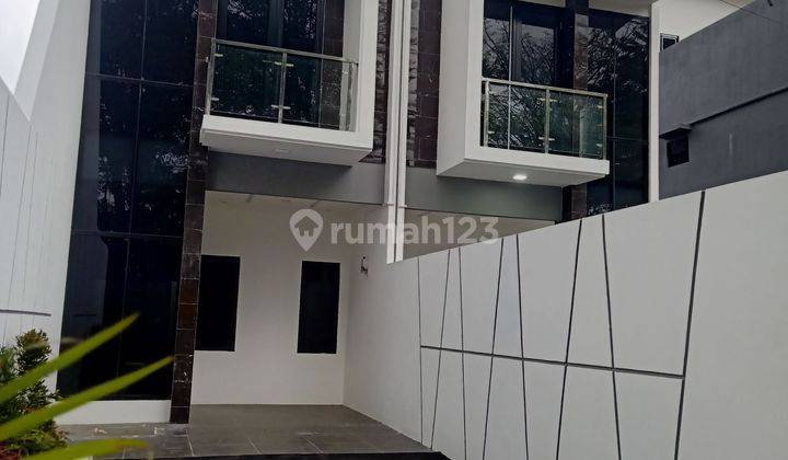 Rumah baru 2 lantai ready minimalis  1