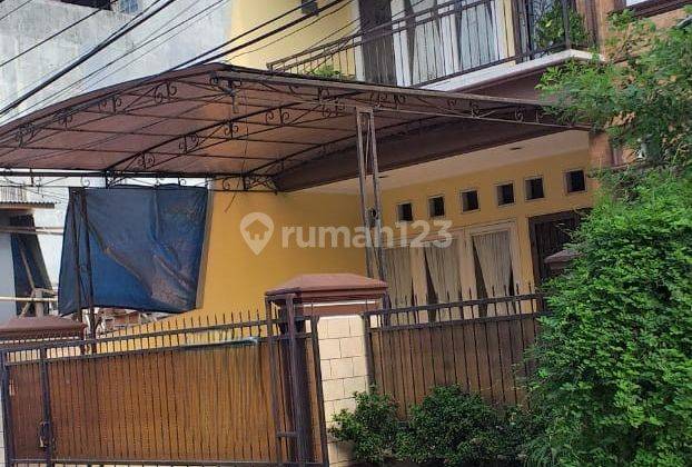 Rumah 3 Lantai Bagus Furnished Siap Huni Luas 170m SHM Lingkungan Nyaman Selangkah Ke Mkg di Kelapa Gading, Jakarta Utara 2