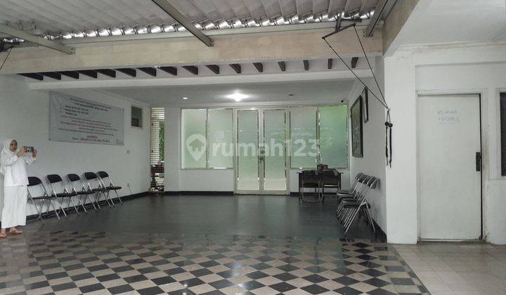 Rumah 2 Lantai Bagus Semi Furnished SHM di Bintaro, Jakarta Selatan 2