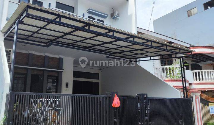 Rumah 2 Lantai Bagus Siap Huni Luas Tanah 160m SHM di Kelapa Gading, Jakarta Utara 1