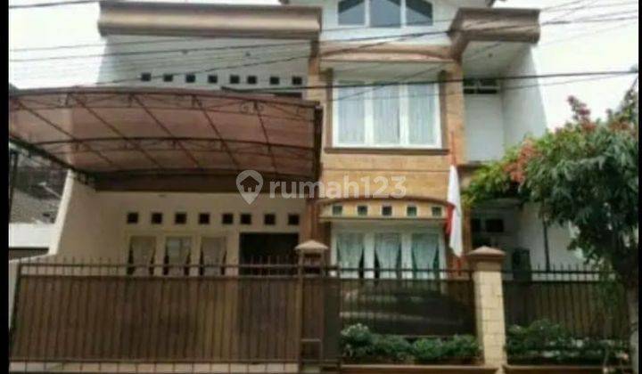 Rumah 3 Lantai Bagus Furnished Siap Huni Luas 170m SHM Lingkungan Nyaman Selangkah Ke Mkg di Kelapa Gading, Jakarta Utara 1