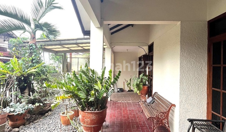 Old House in Pondok Indah, Land Counted. Old House in Pondok Indah, Land Counted.