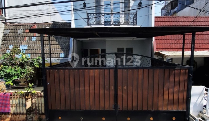 Pondok Indah Ready-to-Occupy House 3 Bedrooms SHM Pondok Indah Ready-to-Occupy House 3 Bedrooms SHM