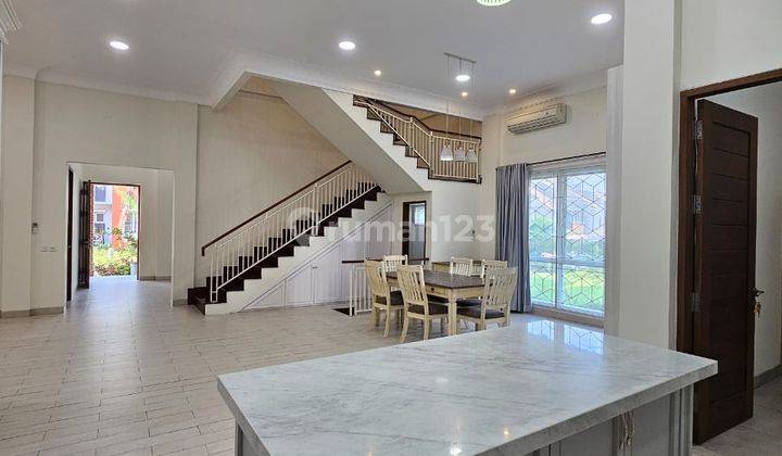 Di Jual Rumah mewah di The Green BSD . Huk Tengah 2lt Full. 1