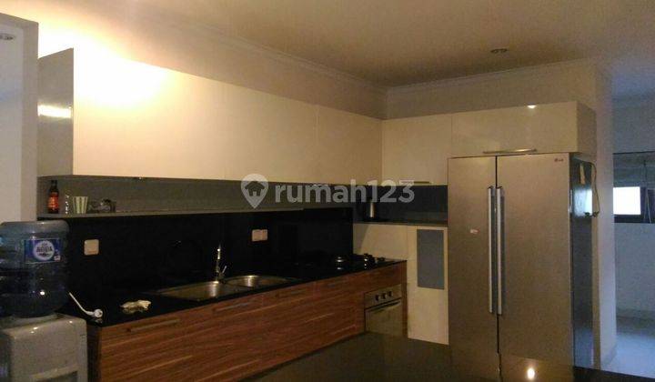 Disewakan Rumah 3 Lantai Sudah Renovasi Semi Furnished SHM di Kemang, Jakarta Selatan 2