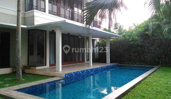 Disewakan Rumah 3 Lantai Sudah Renovasi Semi Furnished SHM di Kemang, Jakarta Selatan 1