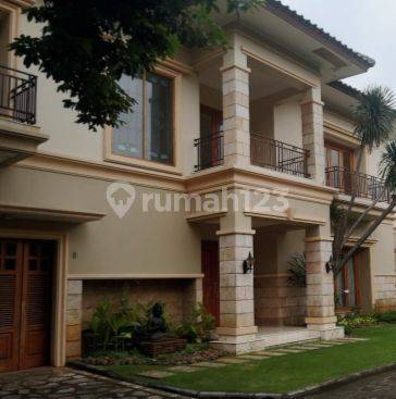 Disewakan Rumah 2 Lantai Semi Furnished SHM di Kemang, Jakarta Selatan 1