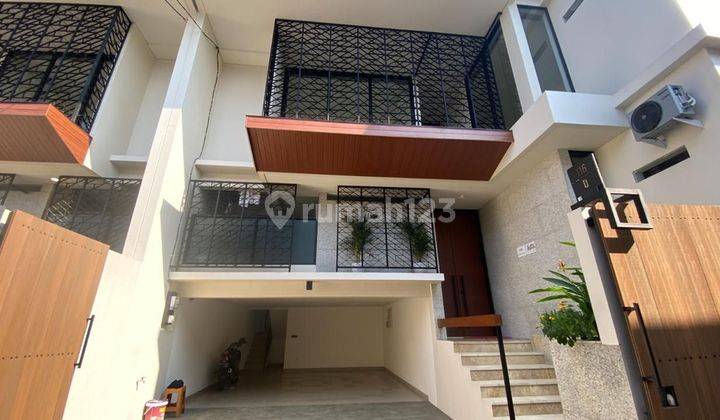 Rumah 2 Lantai Baru Semi Furnished SHM di Kemang, Jakarta Selatan 1