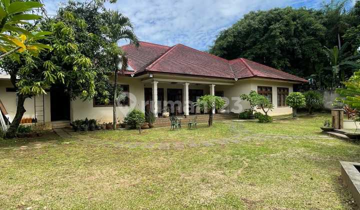 Dijual Rumah terawat Dengan Halaman Luas Di Ragunan Jakarta Selatan, Rumah 1 Lantai, Siap Huni, Bangunan Kokoh