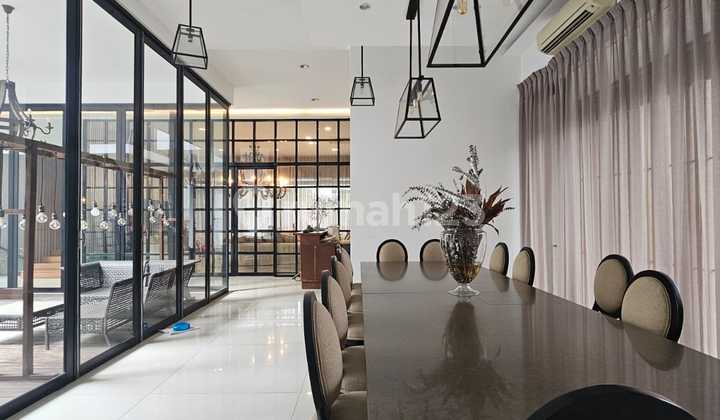 For Sale Rumah bergaya Tropis Radio Dalam 