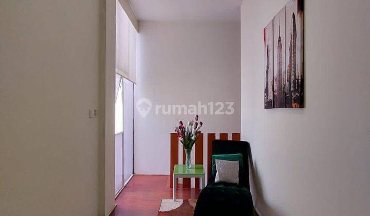 Rumah 3 Lantai Bagus Semi Furnished SHM di Kemang, Jakarta Selatan 2