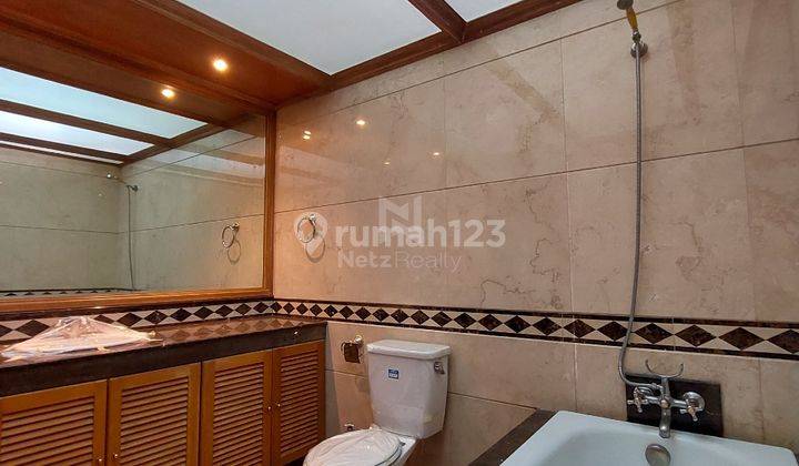 Rumah 2 Lantai Semi Furnished SHM di Pejaten, Jakarta Selatan 2