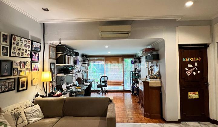 [DI JUAL] RUMAH CANTIK 1 LANTAI, NYAMAN DAN TENANG HALAMAN LUAS  Kemang, Jakarta Selatan