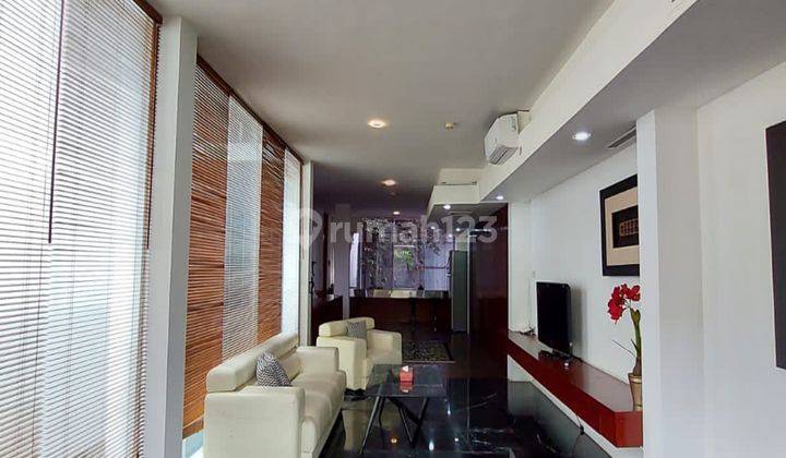 Rumah 3 Lantai Bagus Semi Furnished SHM di Kemang, Jakarta Selatan 1