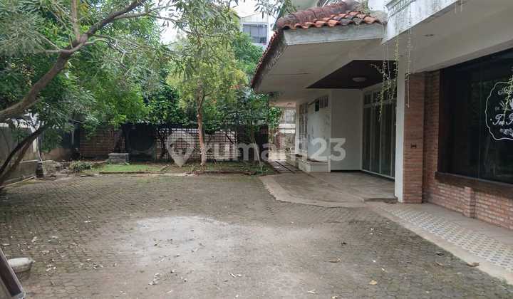 Disewakan Rumah Untuk Usaha Restaurant , Kantor di Kemang, Butuh Renovasi, Jalan Raya , Daerah Strategis
