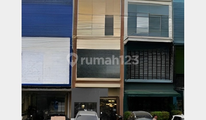 Nice 3-Story Shop House for Rent, Ready to Use, on Cibubur Alternative Road.