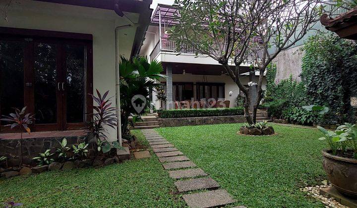 Rumah Mewah Nuansa Villa Furnished Taman Luas Dengan Kolam Renang 1