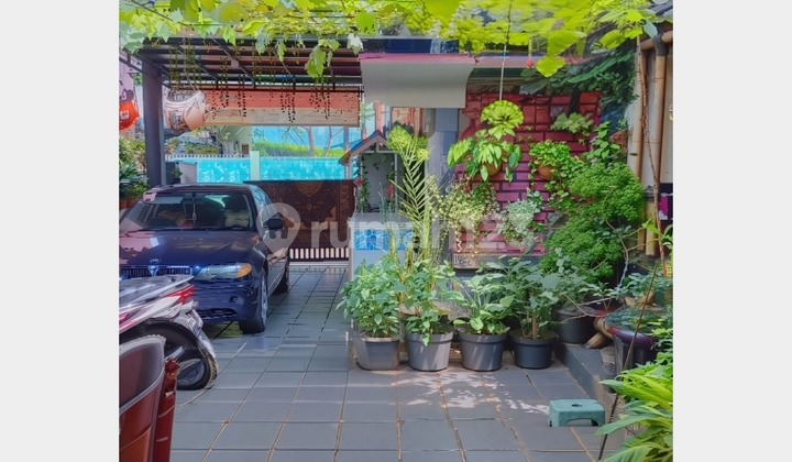 Nice House in Pondok Ranggon with a Ready-to-Occupy Kiosk Near LRT & Toll Road 2