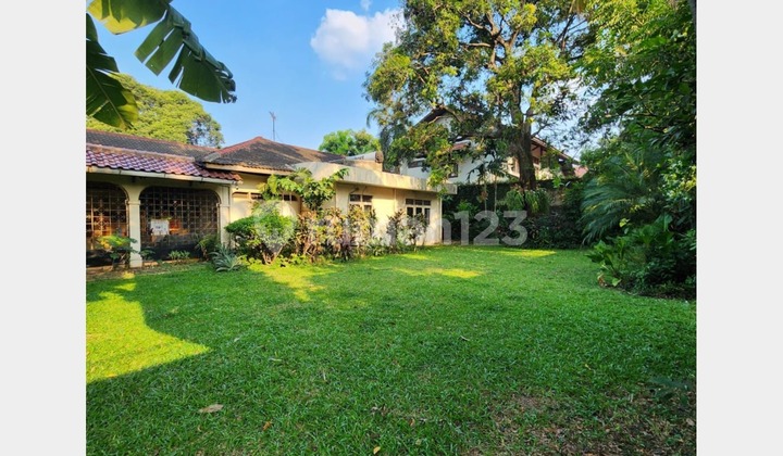 Rumah Hitung Tanah 2002 m2 Pinggir Jalan Kemang Cocok untuk Usaha