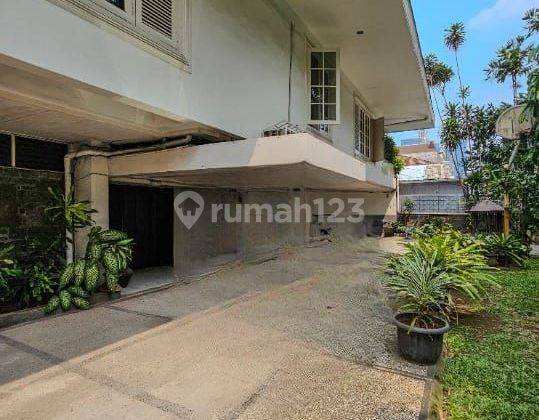 Rumah Zona Komersial 2 Lantai + Basemen Semi Furnished Strategis 1