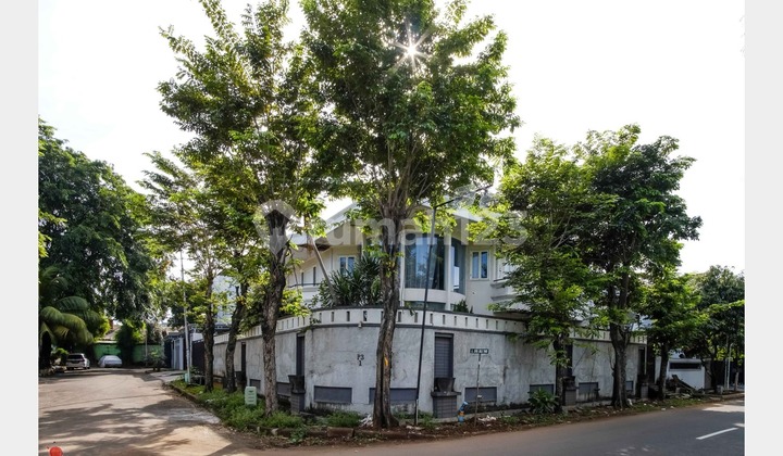 Rumah Mewah Taman Kebon Jeruk Intercon SHM Siap Huni Bebas Banjir Rumah Mewah Taman Kebon Jeruk Intercon SHM Siap Huni Bebas Banjir