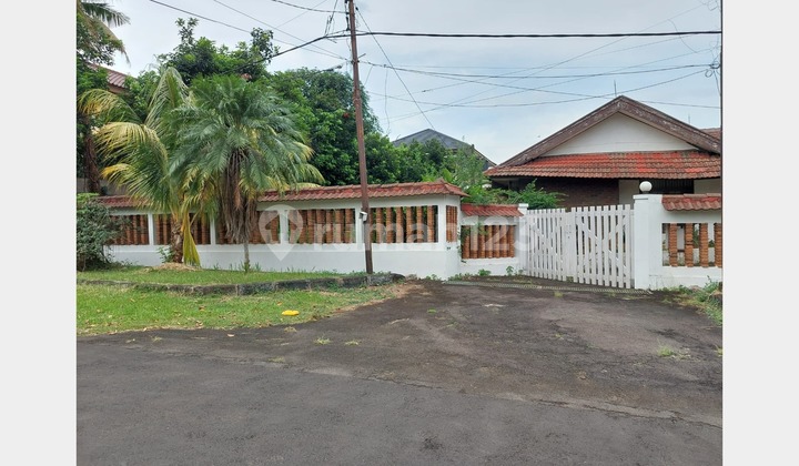 Rumah Hitung Tanah SHM Asri Halaman Luas di Perumahan Jakapermai 2