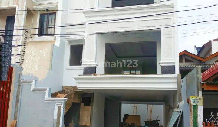 Rumah Baru On Progress 3 Lantai Lokasi Strategis di Pasar Minggu 1