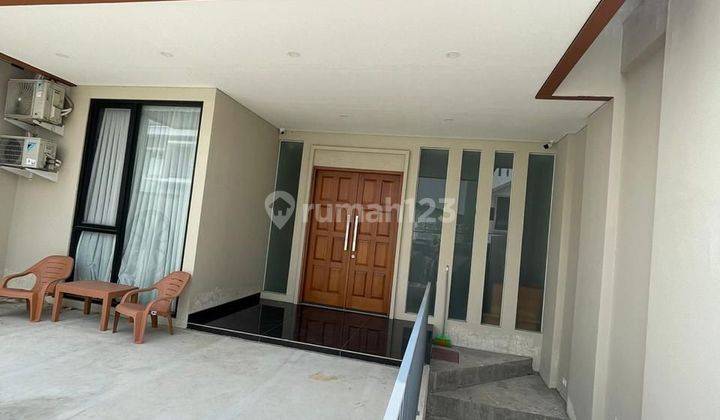 Turun Harga! Rumah 4 Lantai Semi Furnished Siap Huni Strategis 2